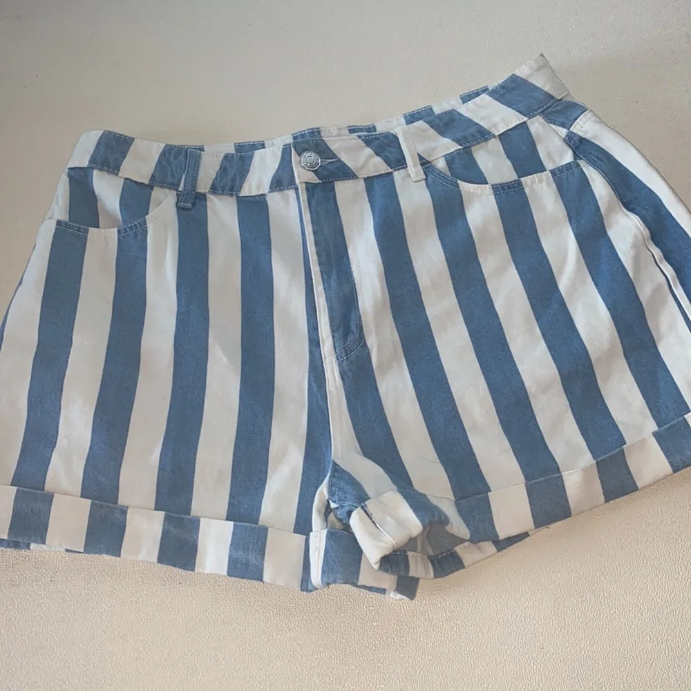 Forever 21+ size 12 striped denim shorts - Picture 2 of 8